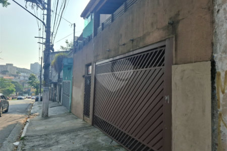 Sobrado à venda com 6 quartos, sendo 1 suíte,  em Vila do Encontro, São Paulo, SP