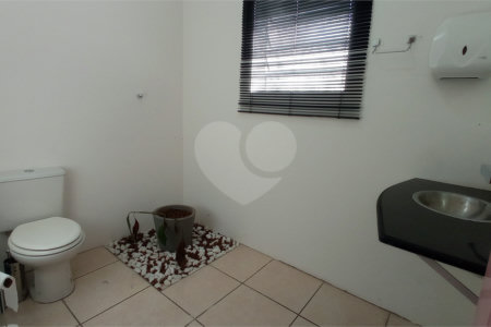 Casa à venda ou para alugar com 6 quartos em Bela Aliança, São Paulo, SP