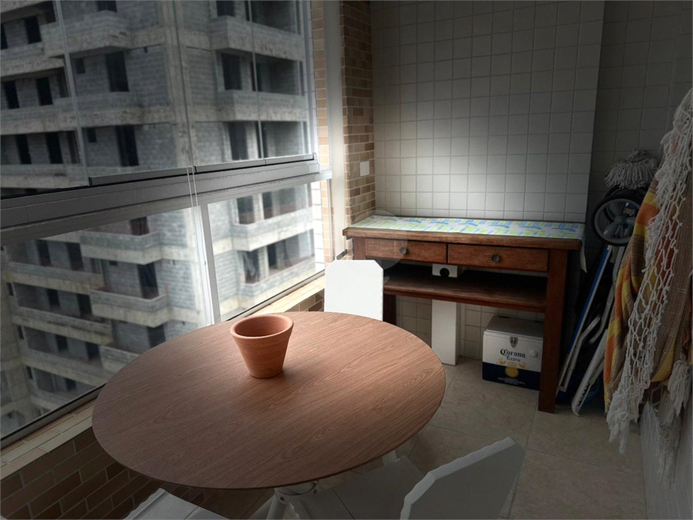 Apartamento à venda ou para alugar com 2 quartos, sendo 1 suíte,  em Guilhermina, Praia Grande, SP
