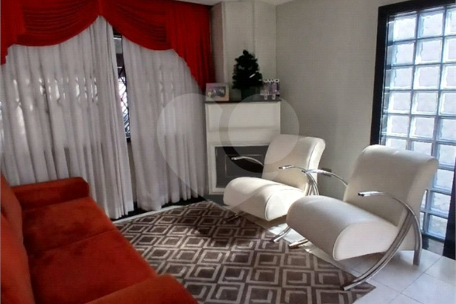 Sobrado à venda com 4 quartos, sendo 2 suítes, em Vila Constança, São Paulo, SP