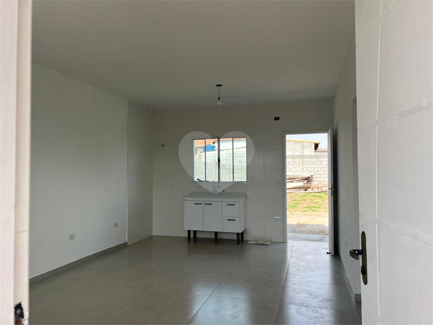 Casa à venda com 2 quartos, sendo 1 suíte, em Vila Vilma (mailasqui), São Roque, SP