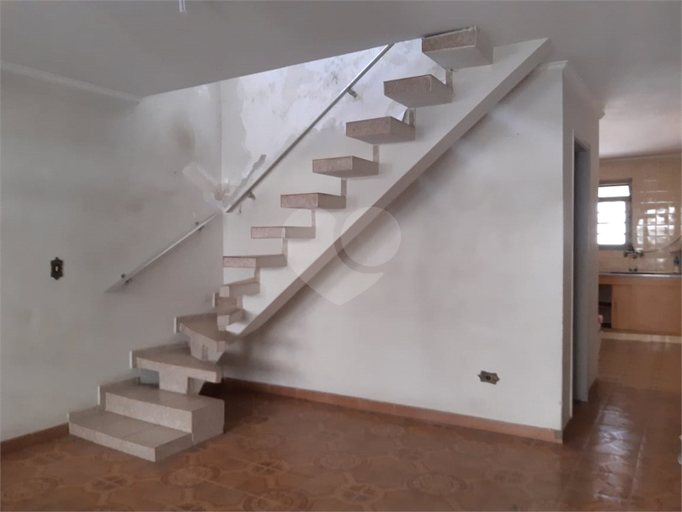 Casa à venda com 3 quartos, sendo 1 suíte, no condomínio Sem Nome, São Paulo - SP