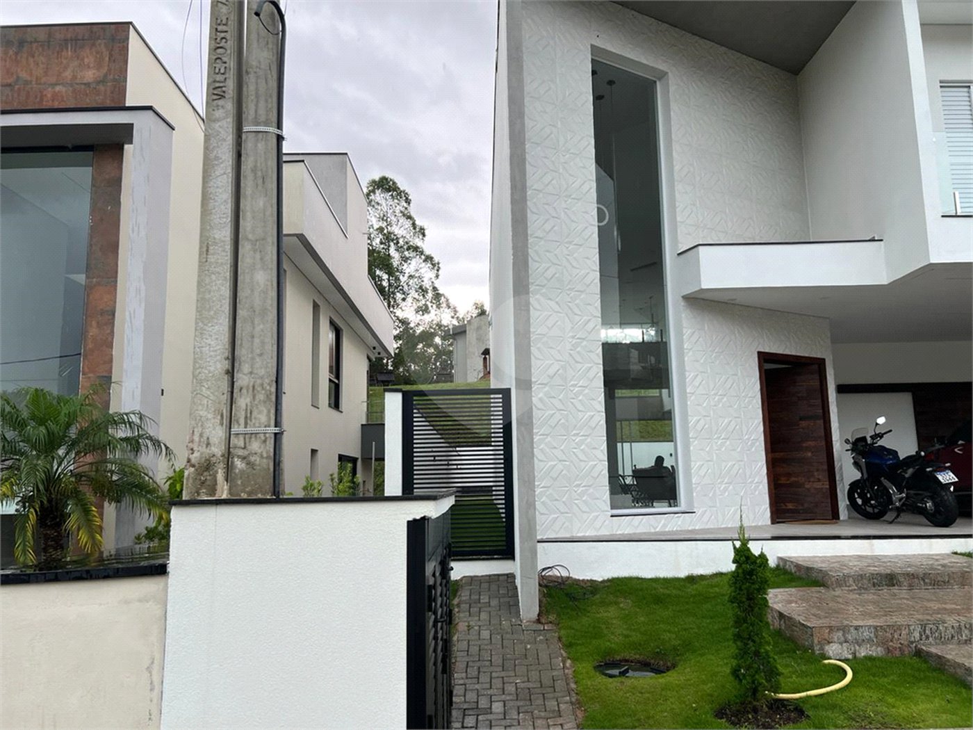 Casa à venda com 4 quartos, sendo 3 suítes,  no condomínio Mosaico Essence - Fase 1, Mogi das Cruzes - SP