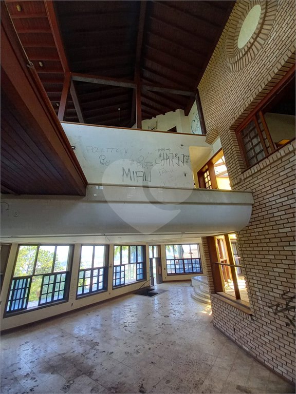 Casa à venda com 14 quartos, sendo 10 suítes, no condomínio Rua do Observatorio 2270, Vinhedo - SP
