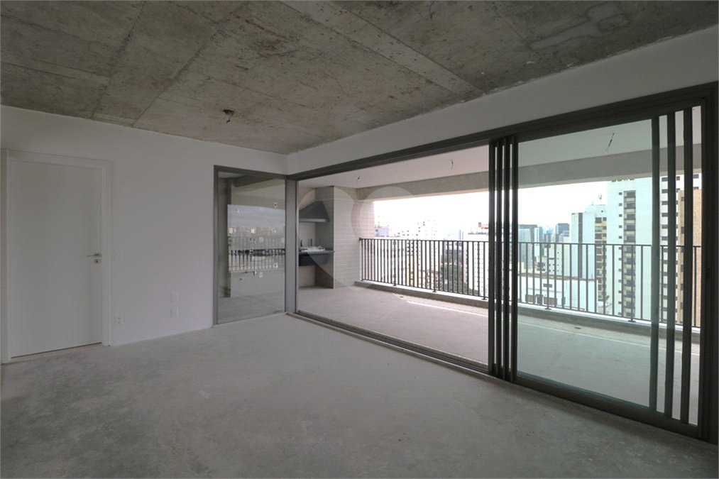 Apartamento à venda com 3 suítes em Moema, São Paulo, SP