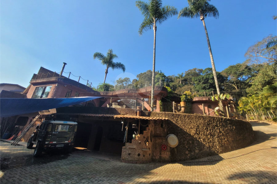 Casa à venda com 2 suítes no condomínio Associação Reserva das Hortênsias, Mairiporã - SP