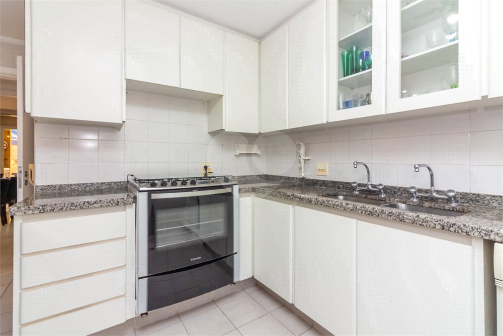 Casa à venda com 4 quartos, sendo 2 suítes, em Alto da Boa Vista, São Paulo, SP