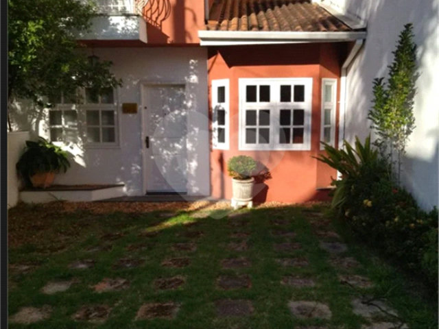 Casa à venda com 3 quartos, sendo 1 suíte,  no condomínio Vilage Palmas, São Paulo - SP