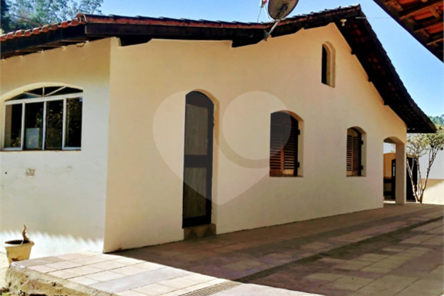 Chácara à venda com 4 quartos em Pirucaia, Mairiporã, SP