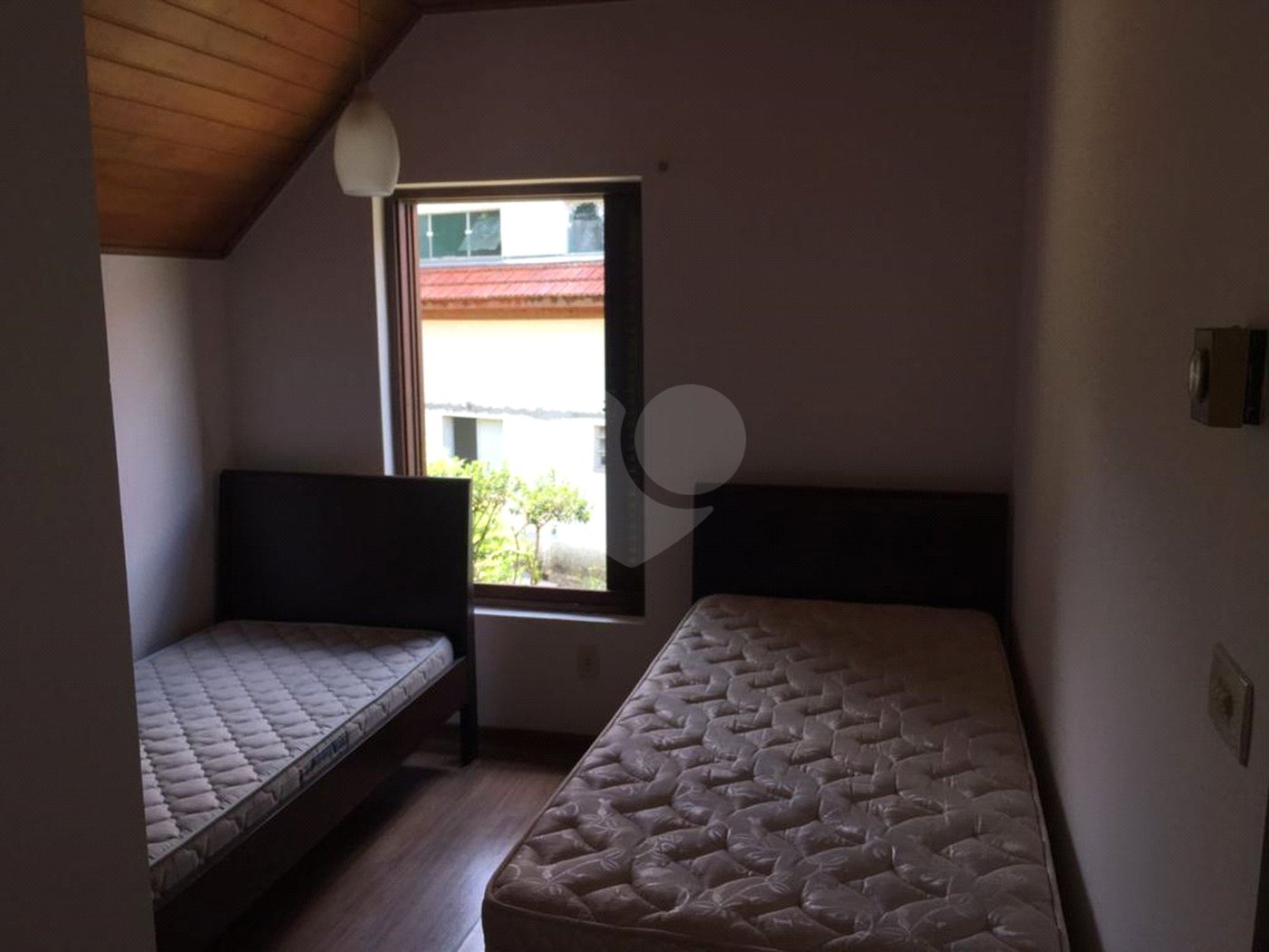 Casa à venda com 3 quartos, sendo 1 suíte, no condomínio Lago Azul, Araçoiaba da Serra - SP