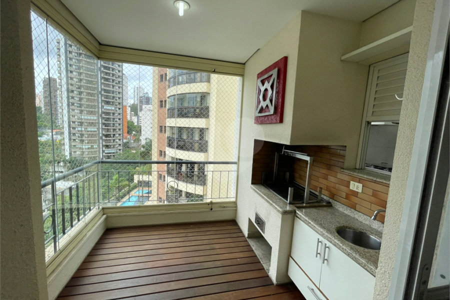 Apartamento à venda ou para alugar com 3 suítes em Morumbi, São Paulo, SP