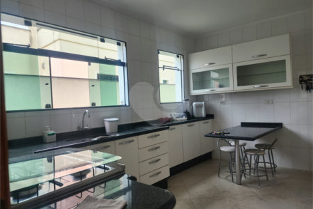 Sobrado à venda com 3 quartos, sendo 1 suíte, em Vila Paulicéia, São Paulo, SP