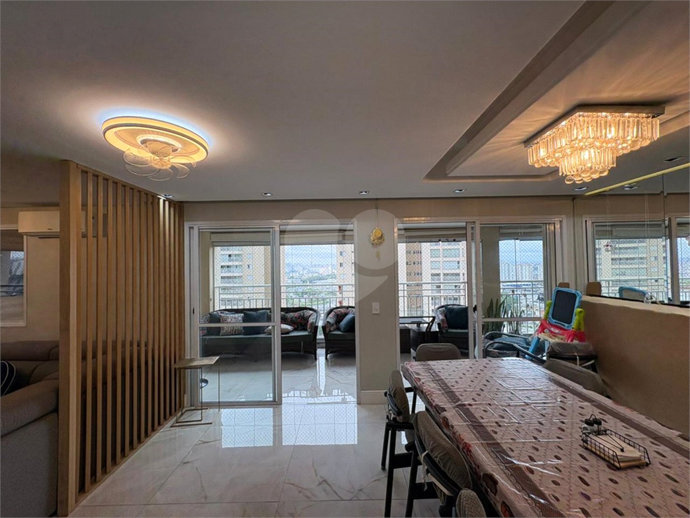 Apartamento à venda com 4 quartos, sendo 3 suítes, em Vila Augusta, Guarulhos, SP