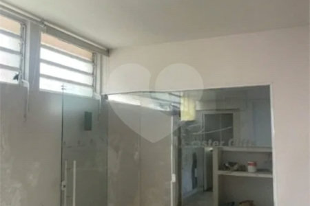 Casa comercial com 300m², 5 quartos, 2 vagas, para locação no Campo Belo!