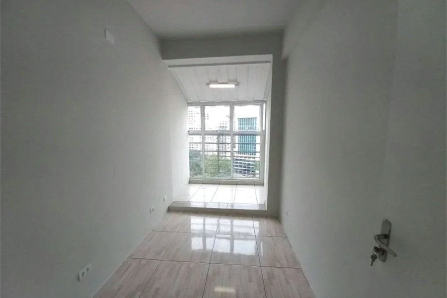 Ótima sala para escritório com 37 m², possui 2 ambientes.