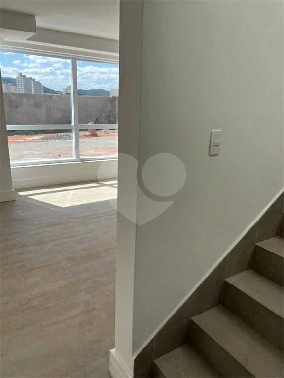 Residencial Tremembe Casa Linda - 255 mts - 04 dormit sendo 02 suites , 5 wcs - 04 vagas
