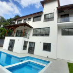 Casa à venda ou para alugar com 3 suítes no condomínio Sausalito, Mairiporã - SP