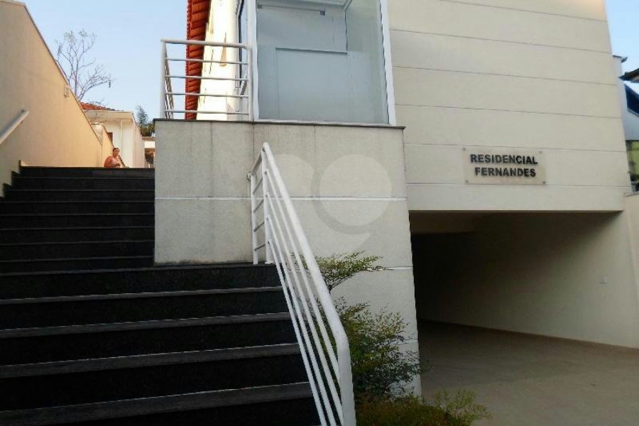 Casa à venda com 3 quartos, sendo 1 suíte, no condomínio Fernandes, São Paulo - SP