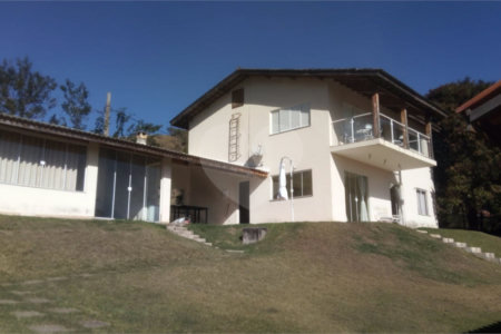 Chácara à venda com 4 quartos, sendo 2 suítes,  em Batatuba, Piracaia, SP