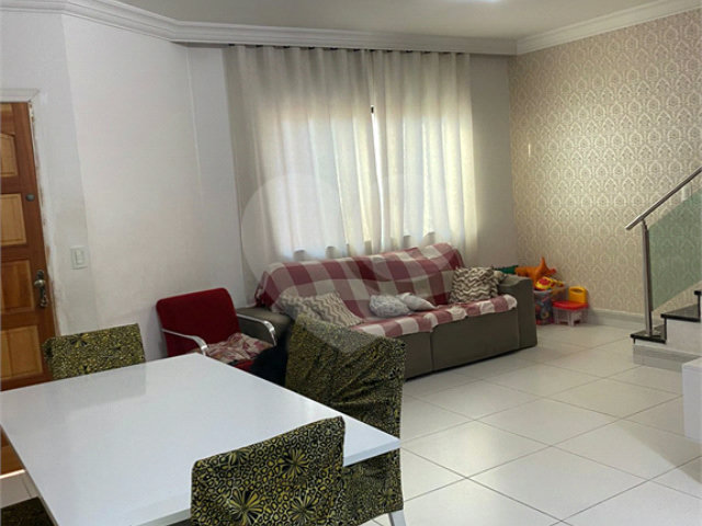 Casa à venda com 3 quartos, sendo 2 suítes,  no condomínio Ibarra, São Paulo - SP