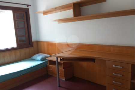 Casa à venda com 3 quartos, sendo 1 suíte, em Vila Nivi, São Paulo, SP