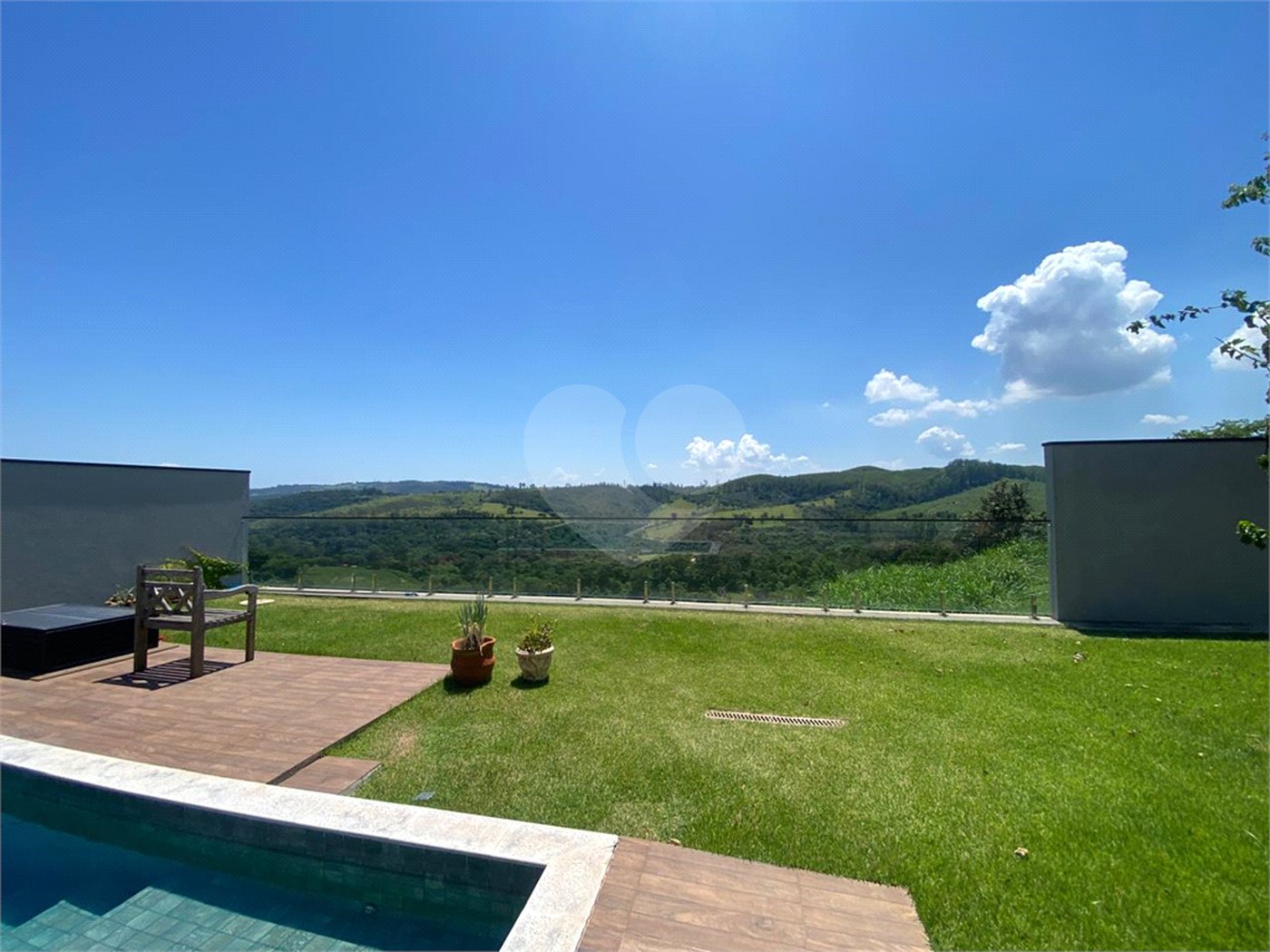 Casa à venda ou para alugar com 4 suítes no condomínio Campo de Toscana, Vinhedo - SP