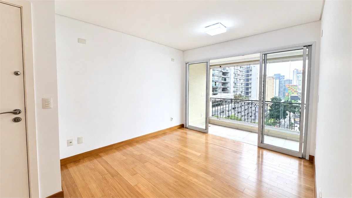 Apartamento à venda com 3 quartos, sendo 1 suíte,  em Jardim das Acácias, São Paulo, SP