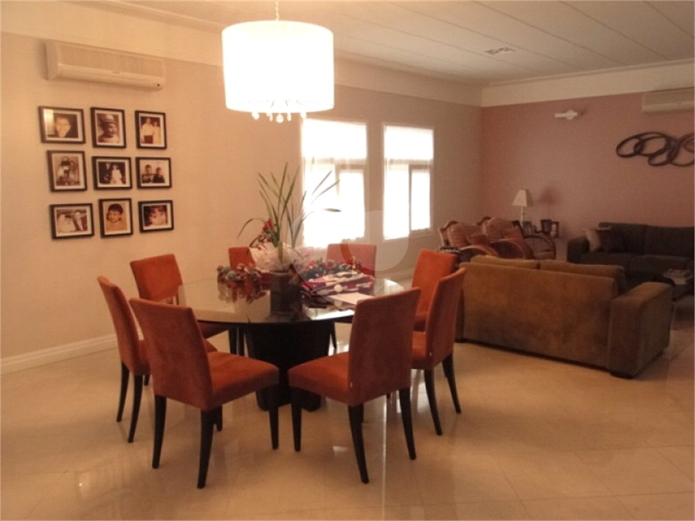 Casa à venda com 3 quartos, sendo 1 suíte, no condomínio Associação Amigos da Malota, Jundiaí - SP