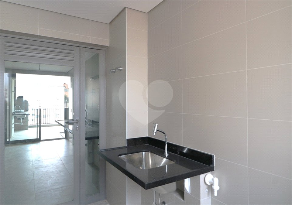 Apartamento à venda com 3 suítes em Moema, São Paulo, SP