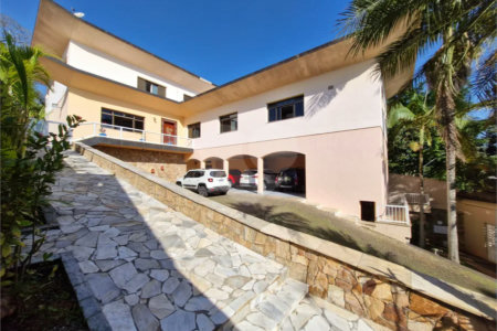 Casa à venda com 4 suítes no condomínio Villa Viana II, Cotia - SP