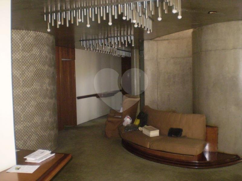 Sobrado à venda com 7 quartos, sendo 4 suítes, em Jardim Petrópolis, São Paulo, SP