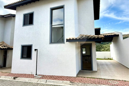 Casa à venda ou para alugar com 3 quartos, sendo 1 suíte, no condomínio Residencial Marchant Buarque, Atibaia - SP