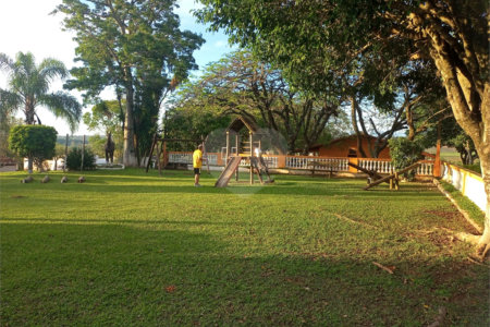 Casa à venda com 5 quartos, sendo 1 suíte, no condomínio Village da Serra, Araçoiaba da Serra - SP