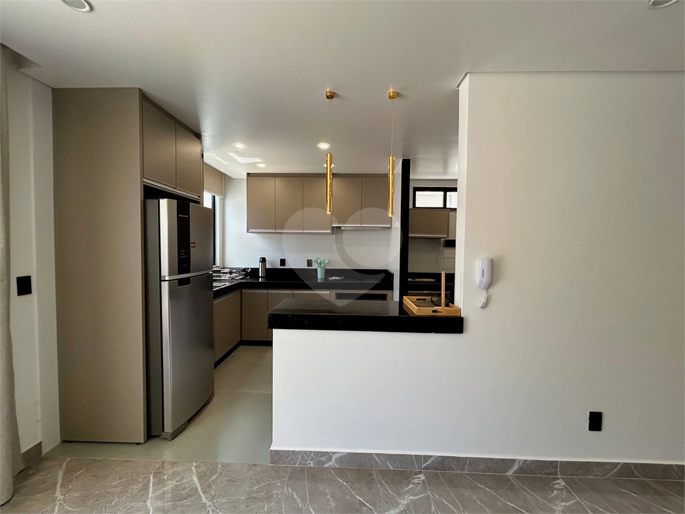 Apartamento à venda com 2 quartos, sendo 1 suíte, em Taperapuan, Porto Seguro, BA