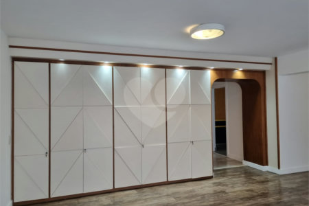 Apartamento à venda com 3 quartos, sendo 1 suíte, em Cerqueira César, São Paulo, SP
