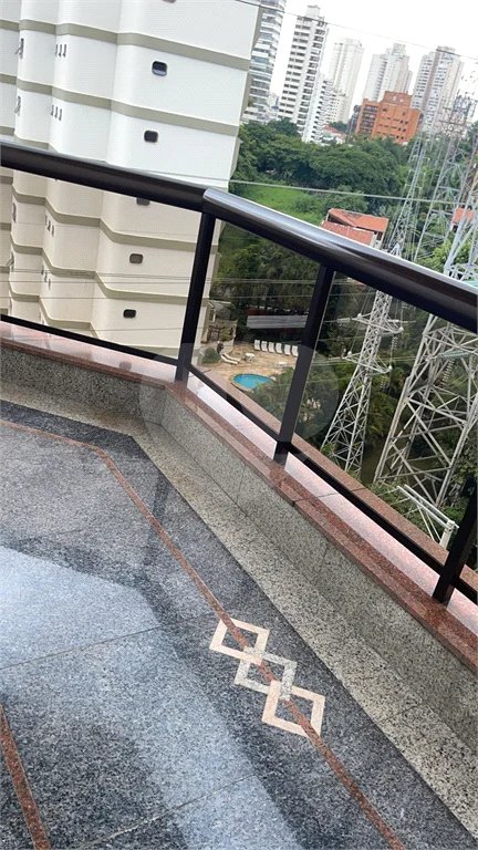 Apartamento com terraço 385m² 03 dormitórios sendo 2 suítes 5 vagas..Estuda Permuta.