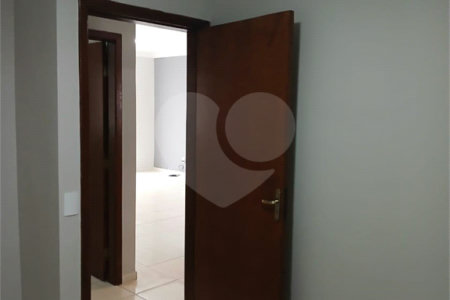 Casa de Vila à venda com 3 quartos, sendo 1 suíte, em Jardim Wanel Ville V, Sorocaba, SP