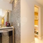 Apartamento de Alto Padrão no Campo Belo para venda com porteira fechada, com 4 dormitórios suítes e 4 vagas com lazer de club.