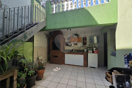 Casa à venda com 4 quartos, sendo 1 suíte, em Vila Paulo Silas, São Paulo, SP