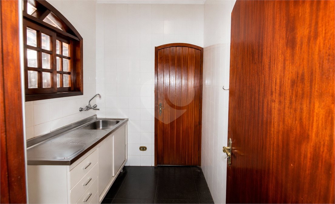 Sobrado à venda com 5 quartos, sendo 2 suítes, em Parque das Nações, Santo André, SP