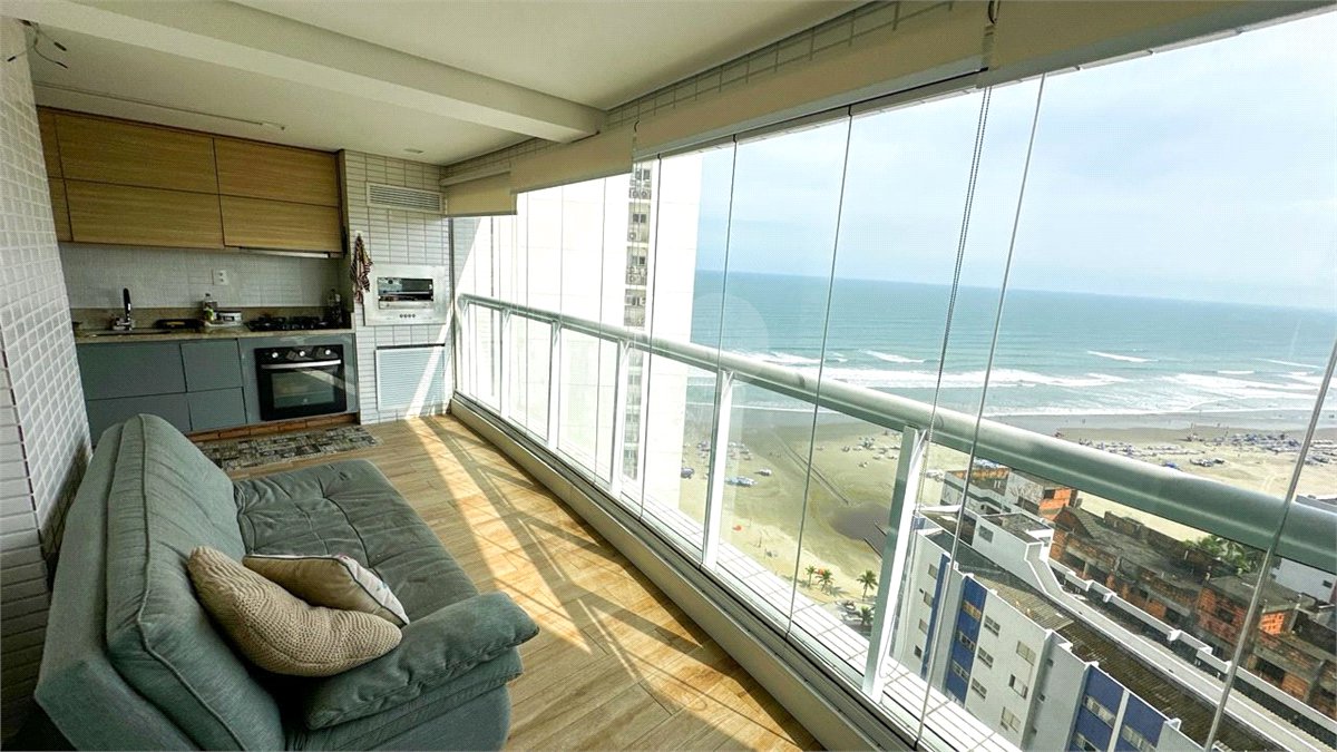 Apartamento à venda com 2 quartos, sendo 1 suíte,  em Boqueirão, Praia Grande, SP