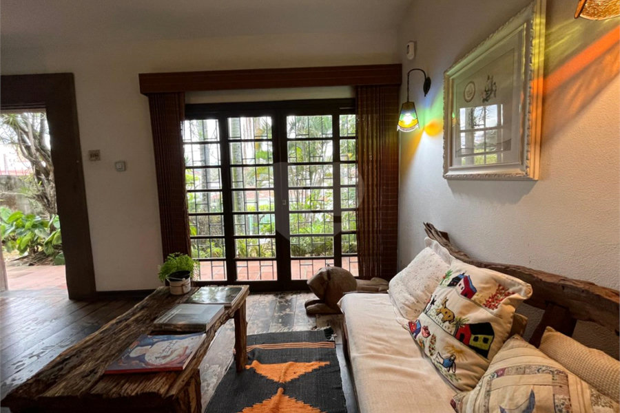 Sobrado à venda com 5 quartos, sendo 1 suíte, em Palmas do Tremembé, São Paulo, SP