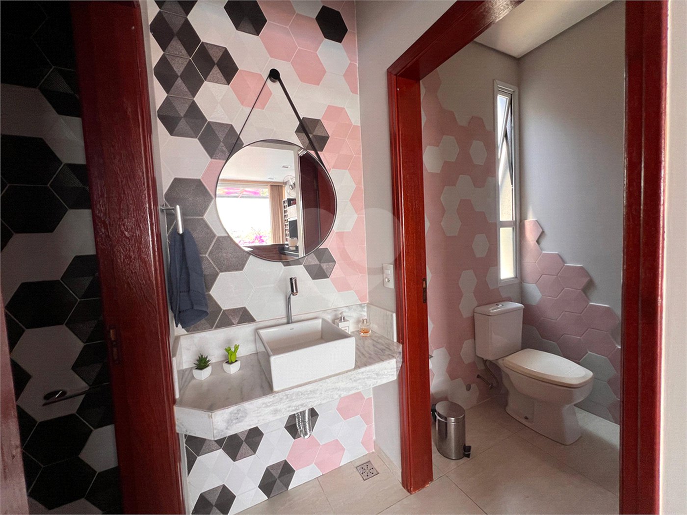 Casa à venda com 3 quartos, sendo 2 suítes, no condomínio Terras de Mont Serrat, Salto - SP