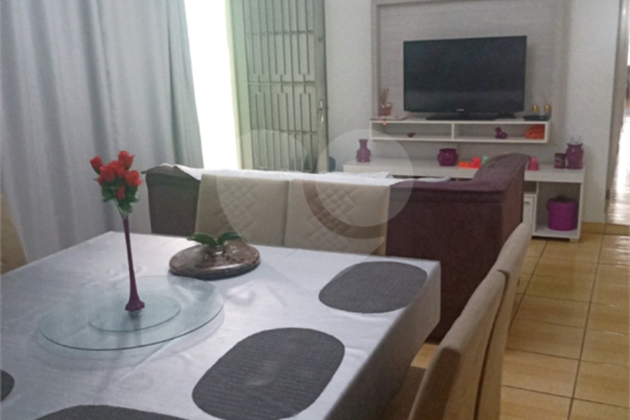 Sobrado à venda com 6 quartos em Horto, São Paulo, SP