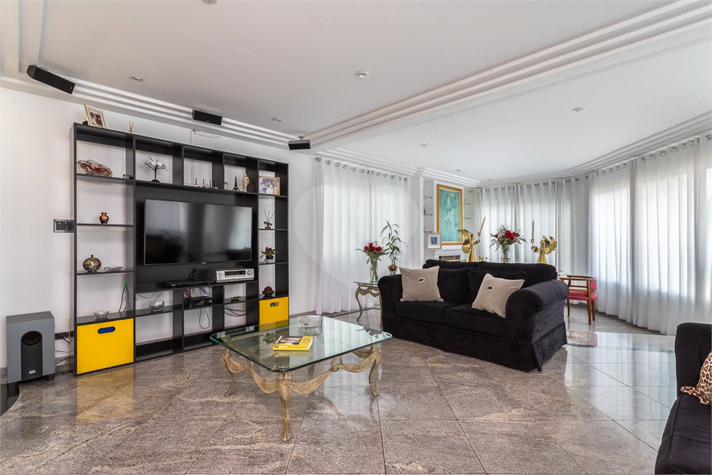 Casa à venda com 4 quartos, sendo 3 suítes, em Vila Mariana, São Paulo, SP