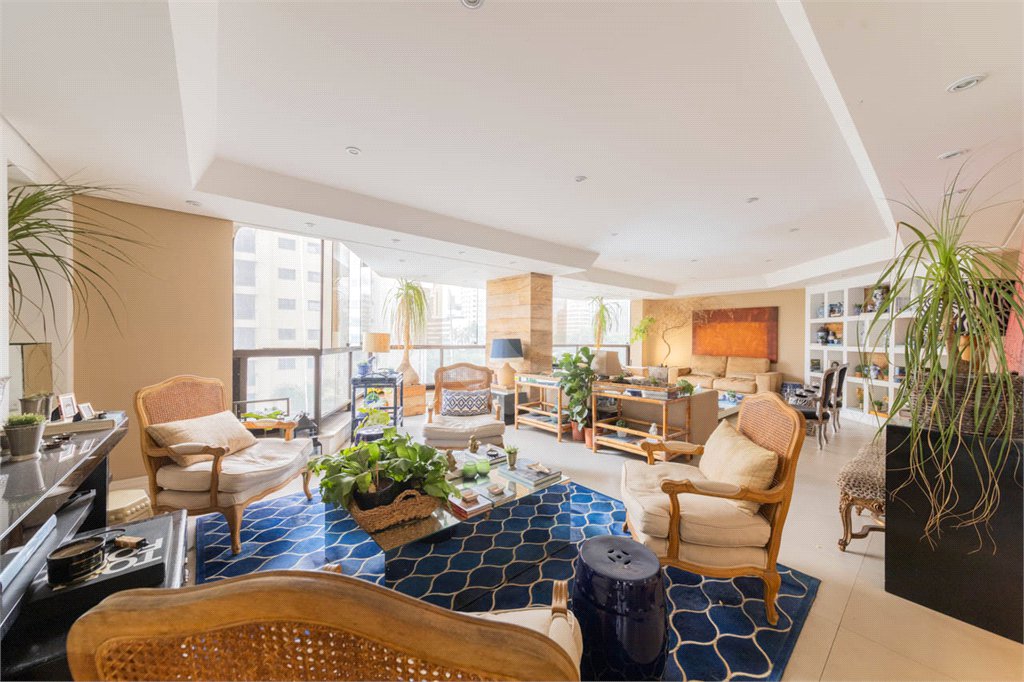 Apartamento à venda com 3 quartos, sendo 2 suítes, em Itaim Bibi, São Paulo, SP