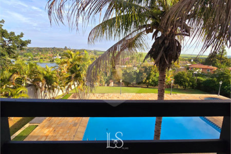 Indaiatuba- Vale das Laranjeiras - Vista dos fundos para o lago - Casa assobradada - 3 pisos, 4 quartos, 2 suítes, uma com hidro ,escritório, sala 3 ambientes, lareira, lavabo,cozinha ampla, despensa, lavanderia, churrasqueira, forno pizza, 6 wcs, piscina, jardim despensa, garagem, segurança