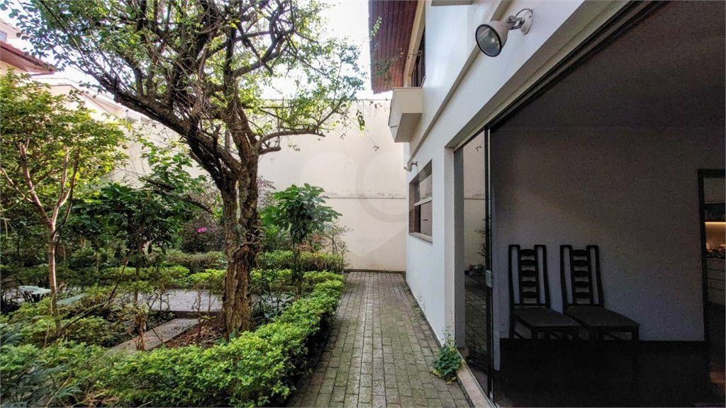 Casa à venda com 6 quartos, sendo 3 suítes, em Jardim Brasil (zona Sul), São Paulo, SP