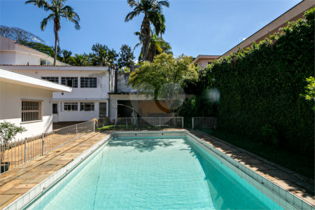 Casa Térrea à venda com 4 quartos, sendo 1 suíte,  em Brooklin Velho, São Paulo, SP
