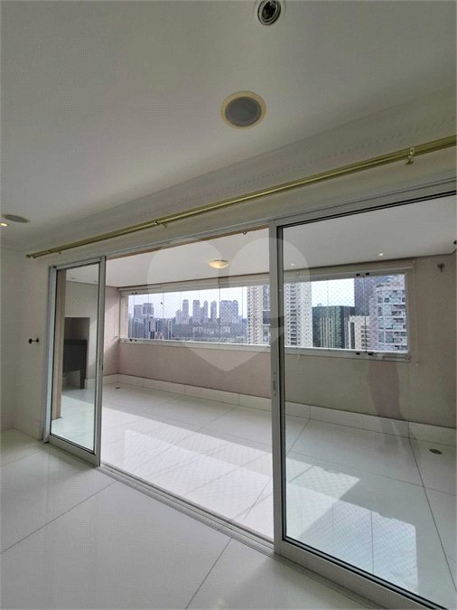 Apartamento para alugar com 3 quartos, sendo 2 suítes, em Brooklin Paulista, São Paulo, SP